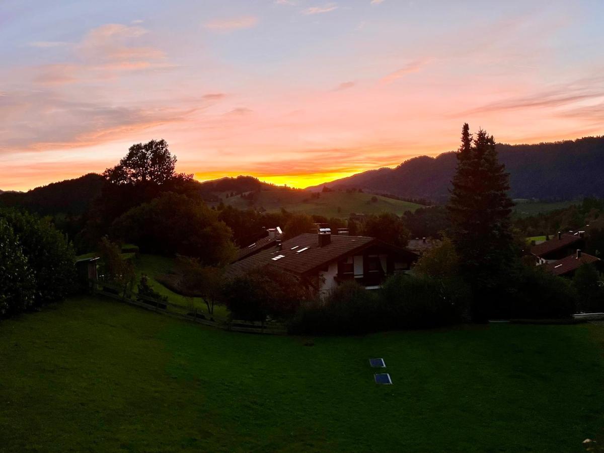 Wunderschoene Wohnung Mit Balkon Und Blick Auf Die Alpen Oberstaufen Exteriör bild