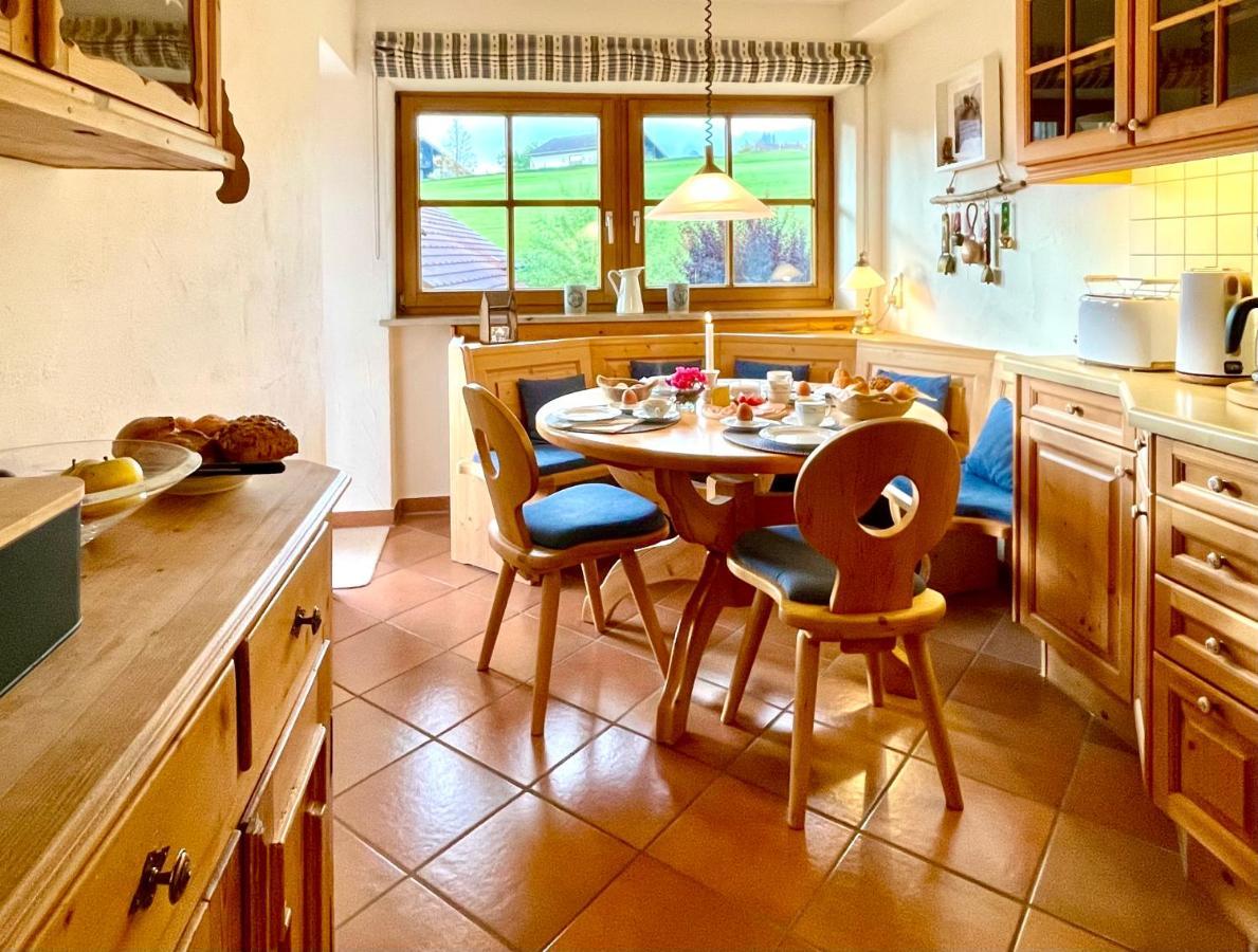 Wunderschoene Wohnung Mit Balkon Und Blick Auf Die Alpen Oberstaufen Exteriör bild